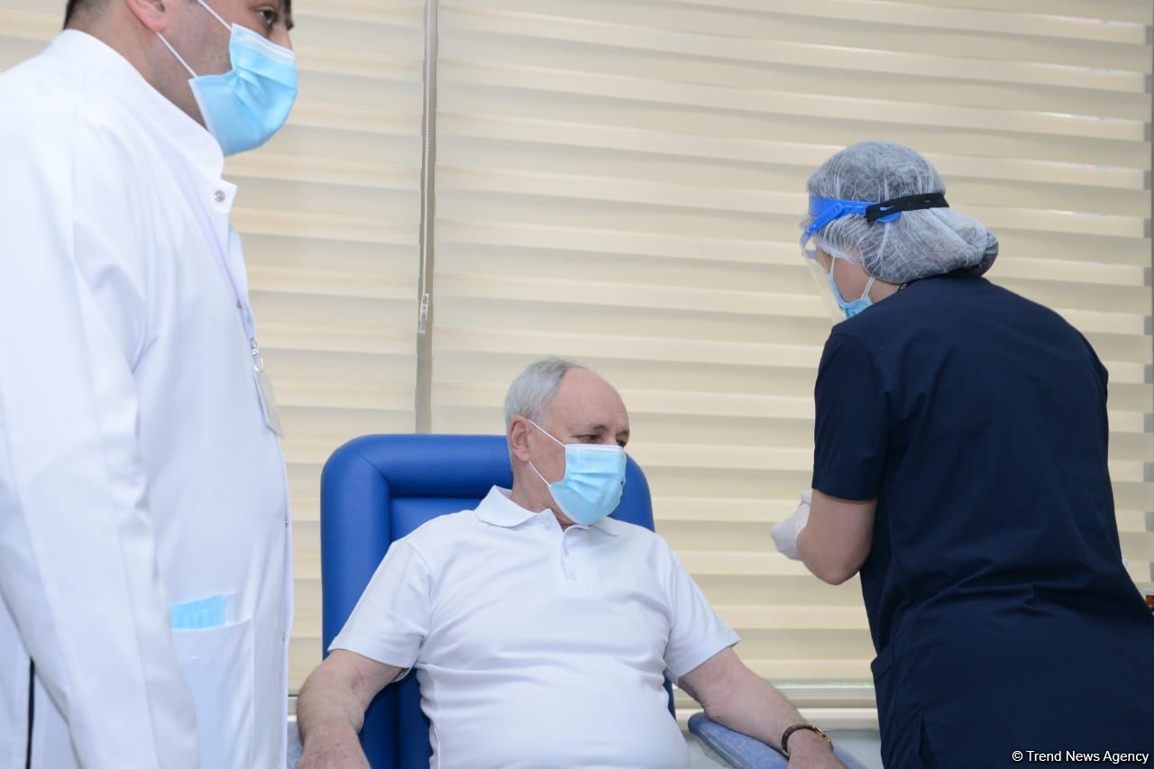 Azerbaijan's Health Minister, Head of TABIB vaccinated from COVID-19 (PHOTOS)