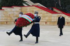 Azerbaijani president, first lady visit Alley of Martyrs on 31st anniversary of 20 January tragedy (PHOTO)