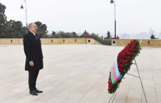 Azerbaijani president, first lady visit Alley of Martyrs on 31st anniversary of 20 January tragedy (PHOTO)