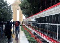Azerbaijani people honoring memory of 20 January tragedy victims (PHOTOS)