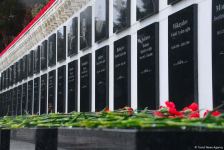 Azerbaijani people honoring memory of 20 January tragedy victims (PHOTOS)