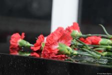 Azerbaijani people honoring memory of 20 January tragedy victims (PHOTOS)