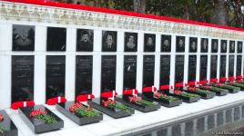 Azerbaijani people honoring memory of 20 January tragedy victims (PHOTOS)