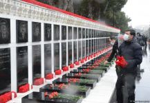 Azerbaijani people honoring memory of 20 January tragedy victims (PHOTOS)