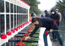 Azerbaijani people honoring memory of 20 January tragedy victims (PHOTOS)