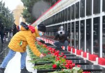 Azerbaijani people honoring memory of 20 January tragedy victims (PHOTOS)
