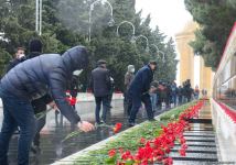 Azerbaijani people honoring memory of 20 January tragedy victims (PHOTOS)