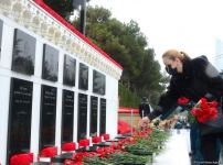 Azerbaijani people honoring memory of 20 January tragedy victims (PHOTOS)
