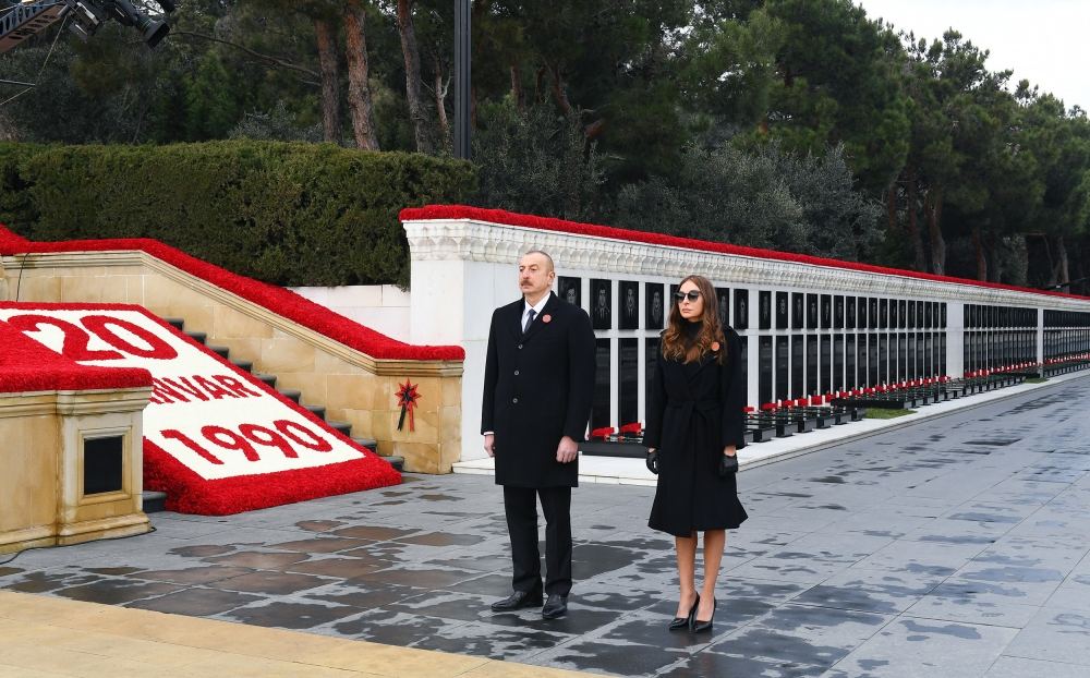 Azerbaijani president, first lady visit Alley of Martyrs on 31st anniversary of 20 January tragedy (PHOTO)