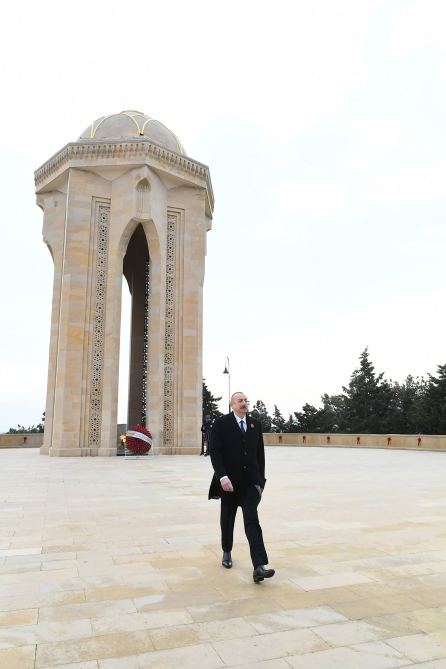 Azerbaijani president, first lady visit Alley of Martyrs on 31st anniversary of 20 January tragedy (PHOTO)