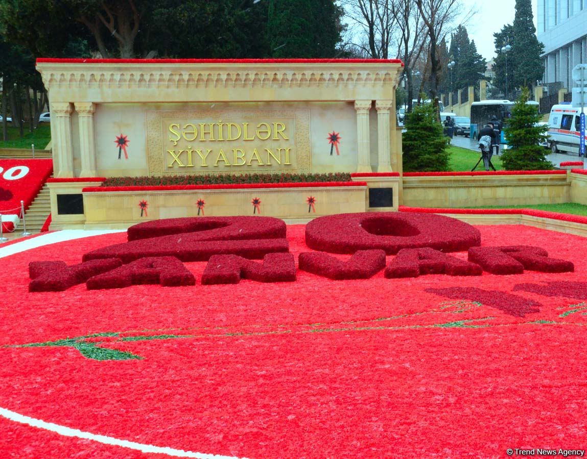 Azerbaijani people honoring memory of 20 January tragedy victims (PHOTOS)