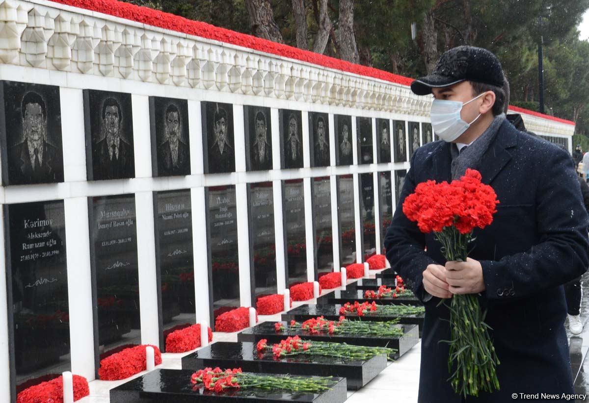 Azerbaijani people honoring memory of 20 January tragedy victims (PHOTOS)