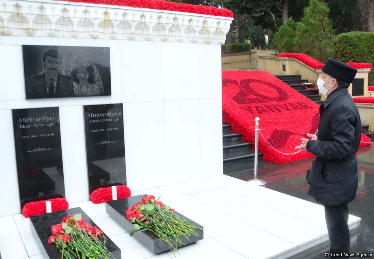 Azerbaijani people honoring memory of 20 January tragedy victims (PHOTOS)