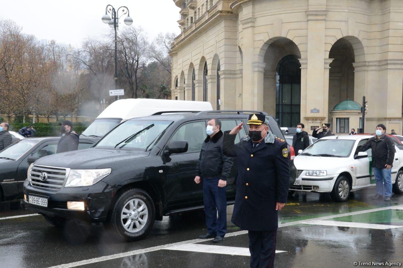 Azerbaijan holds minute of silence to honor January 20 victims (PHOTOVIDEO)