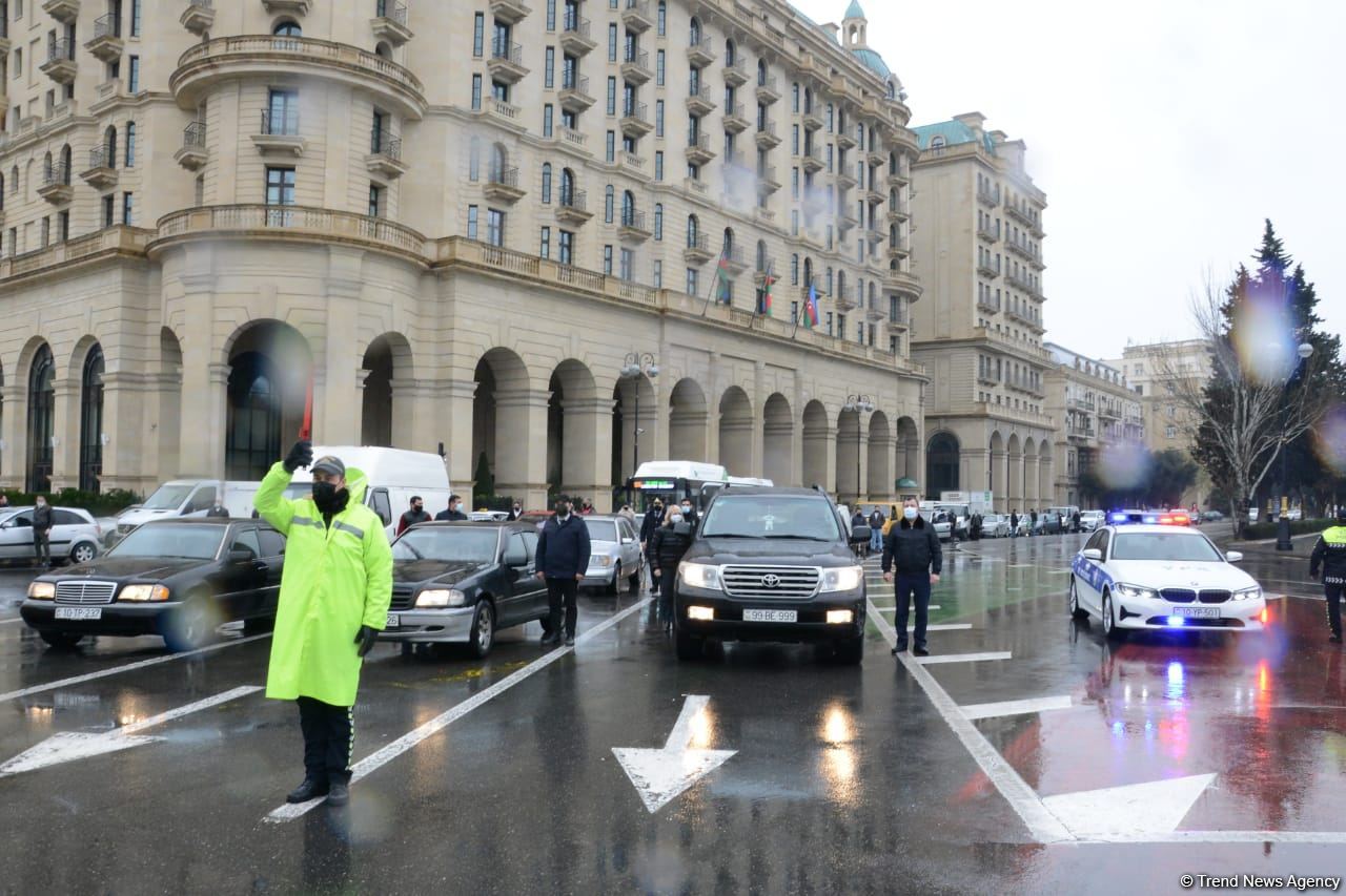 Azerbaijan holds minute of silence to honor January 20 victims (PHOTOVIDEO)