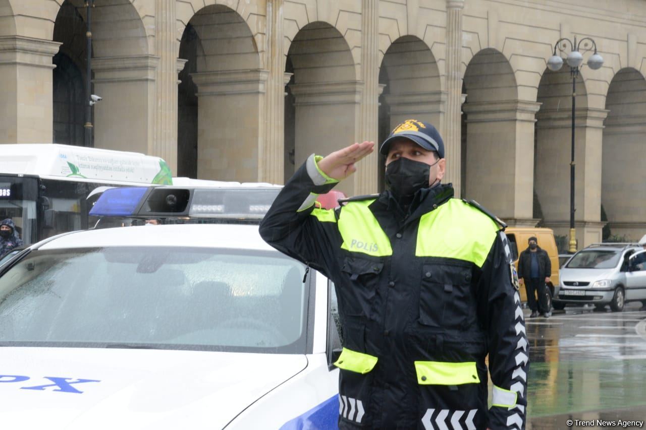 Azerbaijan holds minute of silence to honor January 20 victims (PHOTOVIDEO)