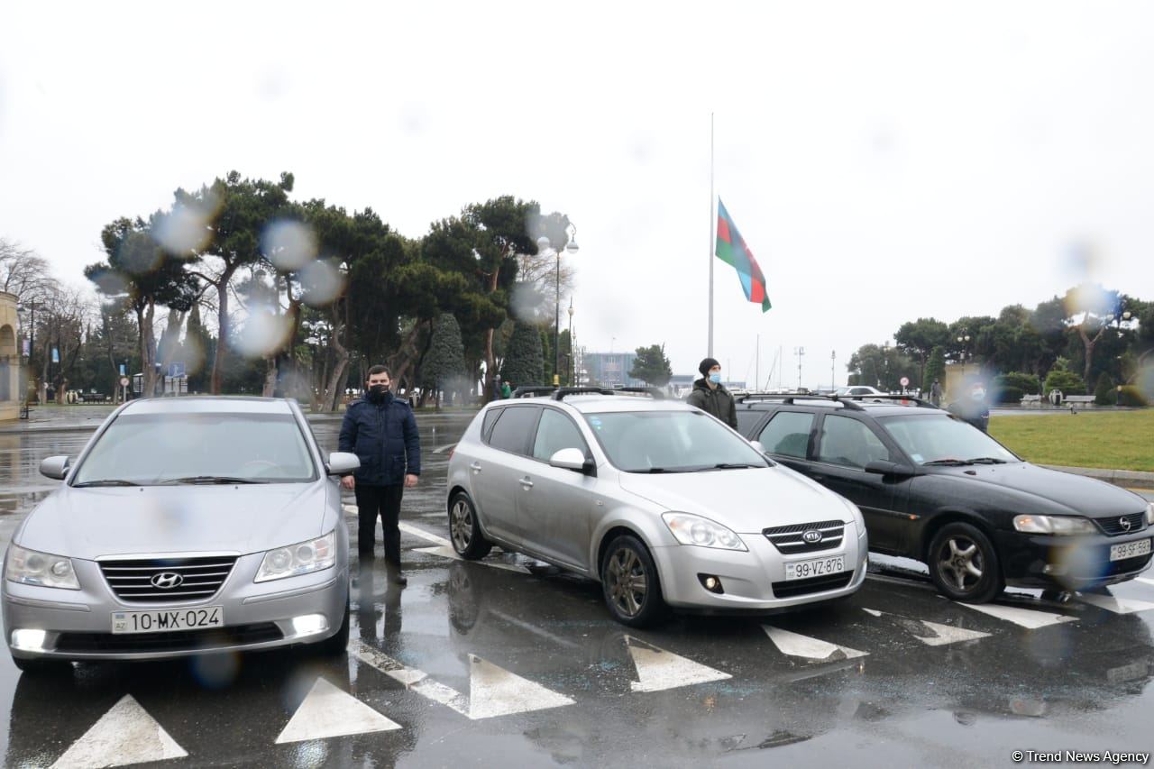 Azerbaijan holds minute of silence to honor January 20 victims (PHOTOVIDEO)