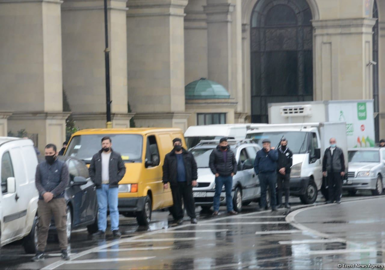 Azerbaijan holds minute of silence to honor January 20 victims (PHOTOVIDEO)