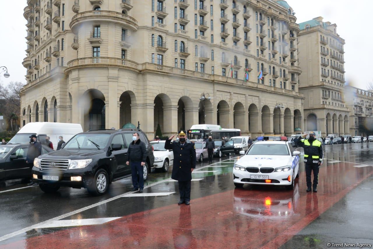 Azerbaijan holds minute of silence to honor January 20 victims (PHOTOVIDEO)
