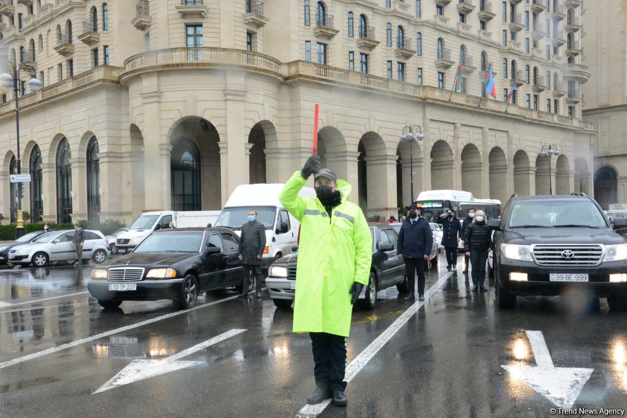 Azerbaijan holds minute of silence to honor January 20 victims (PHOTOVIDEO)