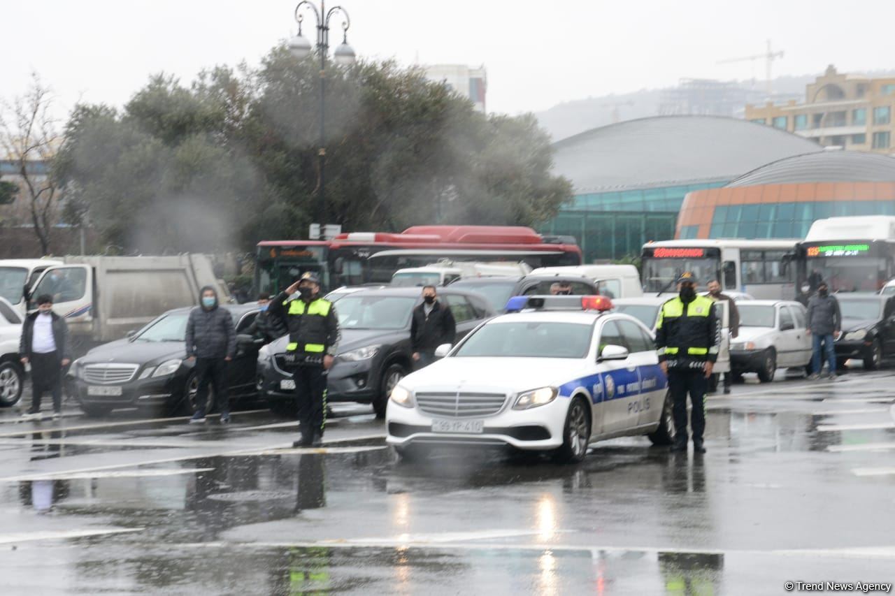 Azerbaijan holds minute of silence to honor January 20 victims (PHOTOVIDEO)
