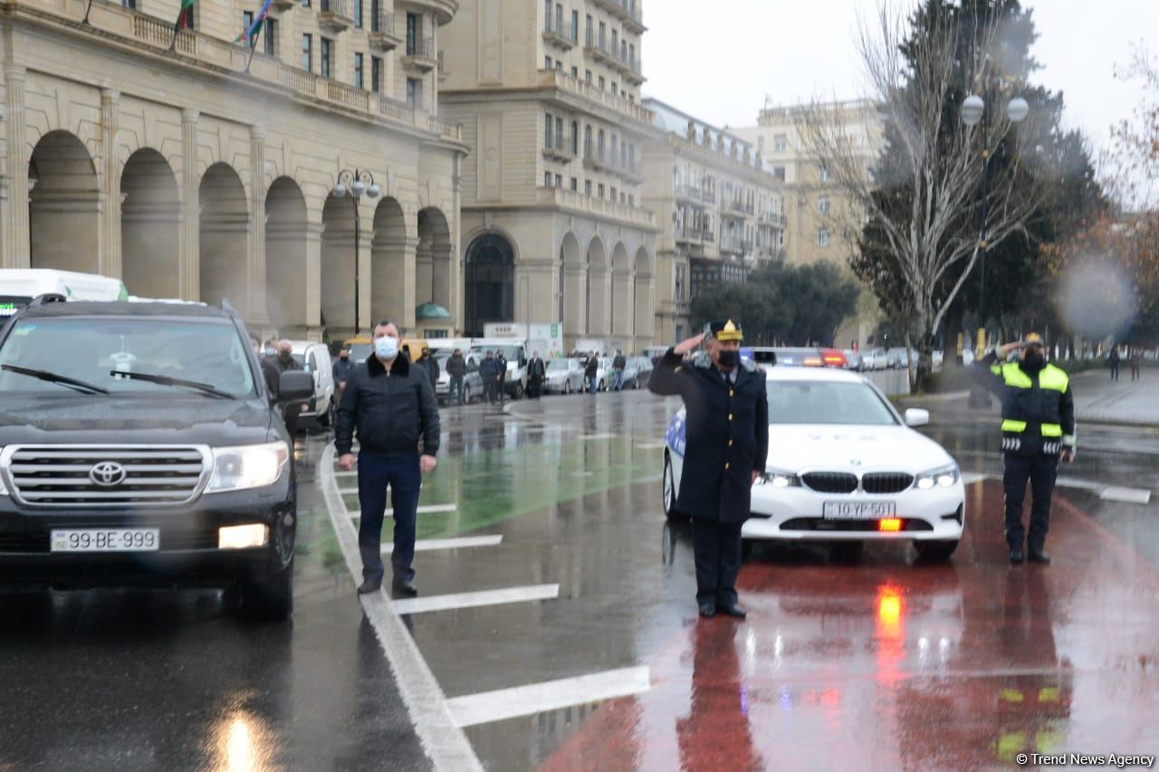 Azerbaijan holds minute of silence to honor January 20 victims (PHOTOVIDEO)