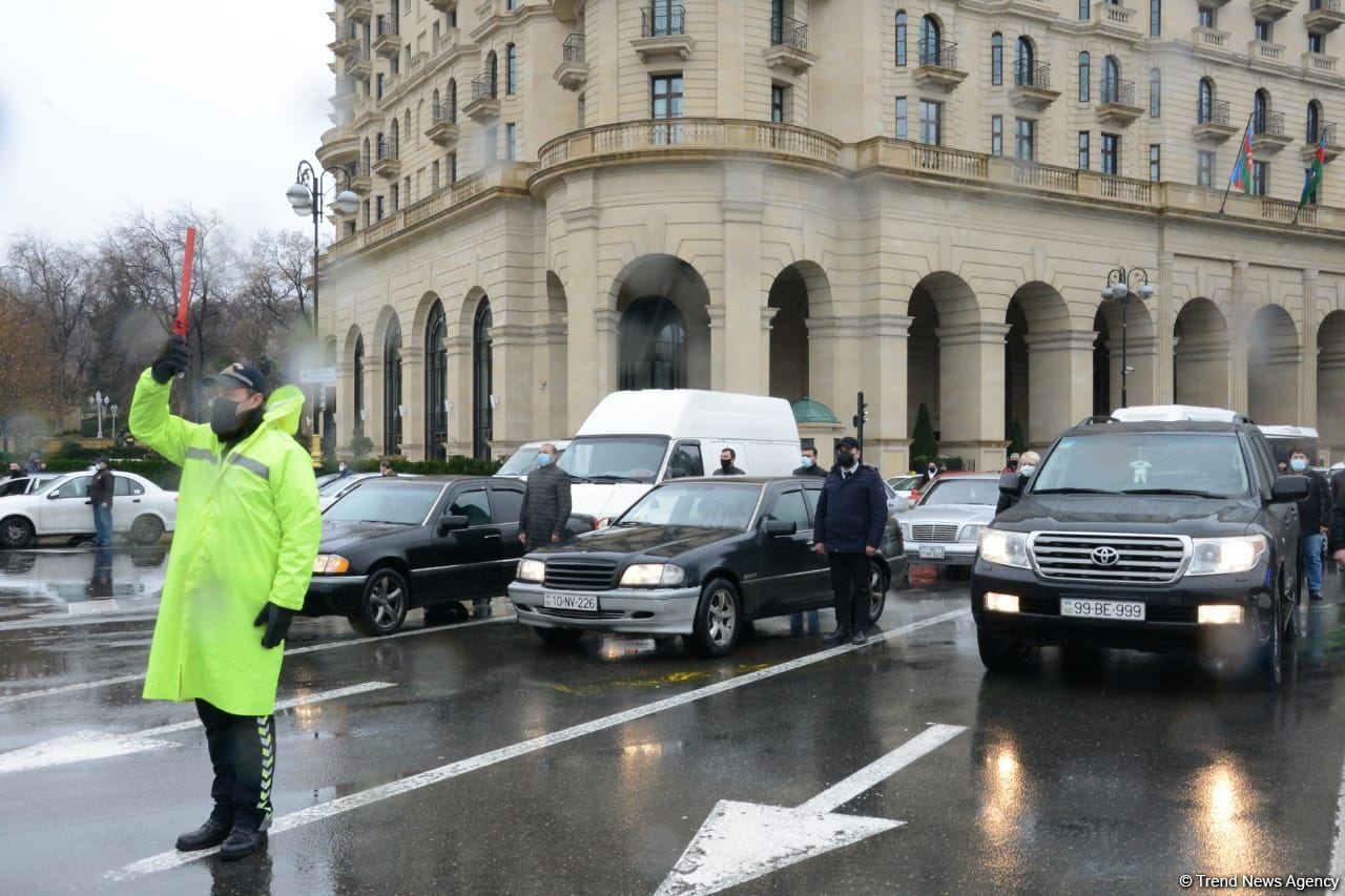 Azerbaijan holds minute of silence to honor January 20 victims (PHOTOVIDEO)