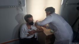 Azerbaijan starts vaccination of state employees - Trend TV reports (PHOTO)