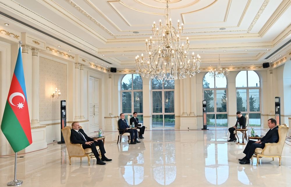 President Ilham Aliyev receives credentials of incoming Belarus ambassador (PHOTO)