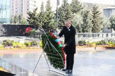 Azerbaijani president, first lady visit Khojaly genocide memorial (PHOTO)