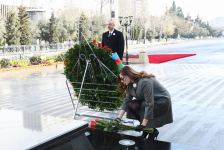 Azerbaijani president, first lady visit Khojaly genocide memorial (PHOTO)