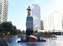 Azerbaijani president, first lady visit Khojaly genocide memorial (PHOTO)