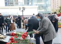 Azerbaijani population honoring memory of victims of Khojaly genocide (PHOTO)