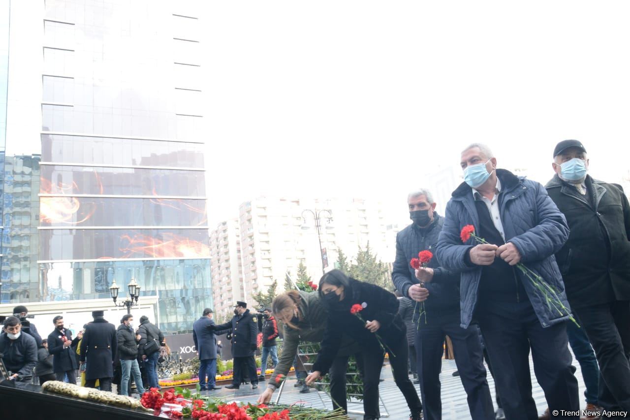 Azerbaijani population honoring memory of victims of Khojaly genocide (PHOTO)
