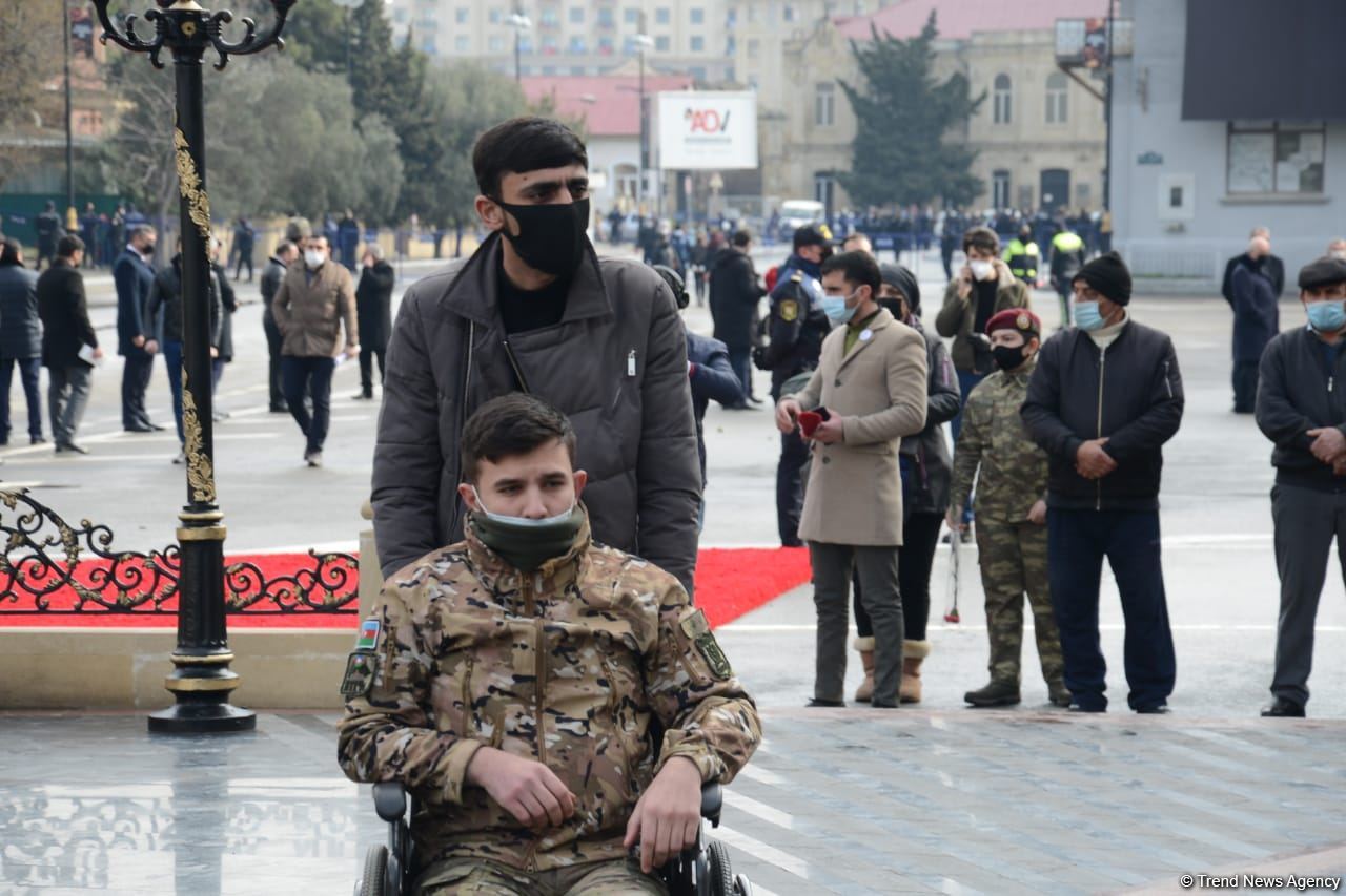 Azerbaijani population honoring memory of victims of Khojaly genocide (PHOTO)