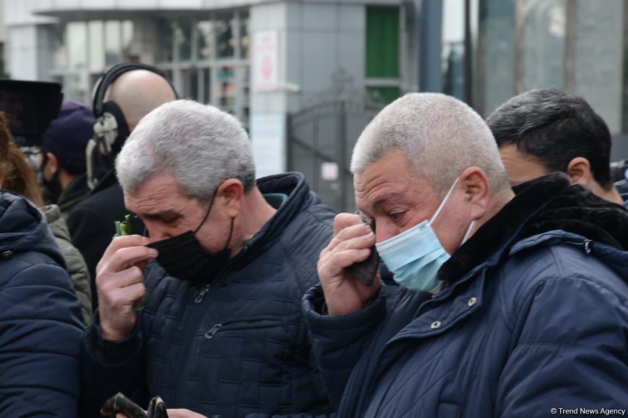 Azerbaijani population honoring memory of victims of Khojaly genocide (PHOTO)