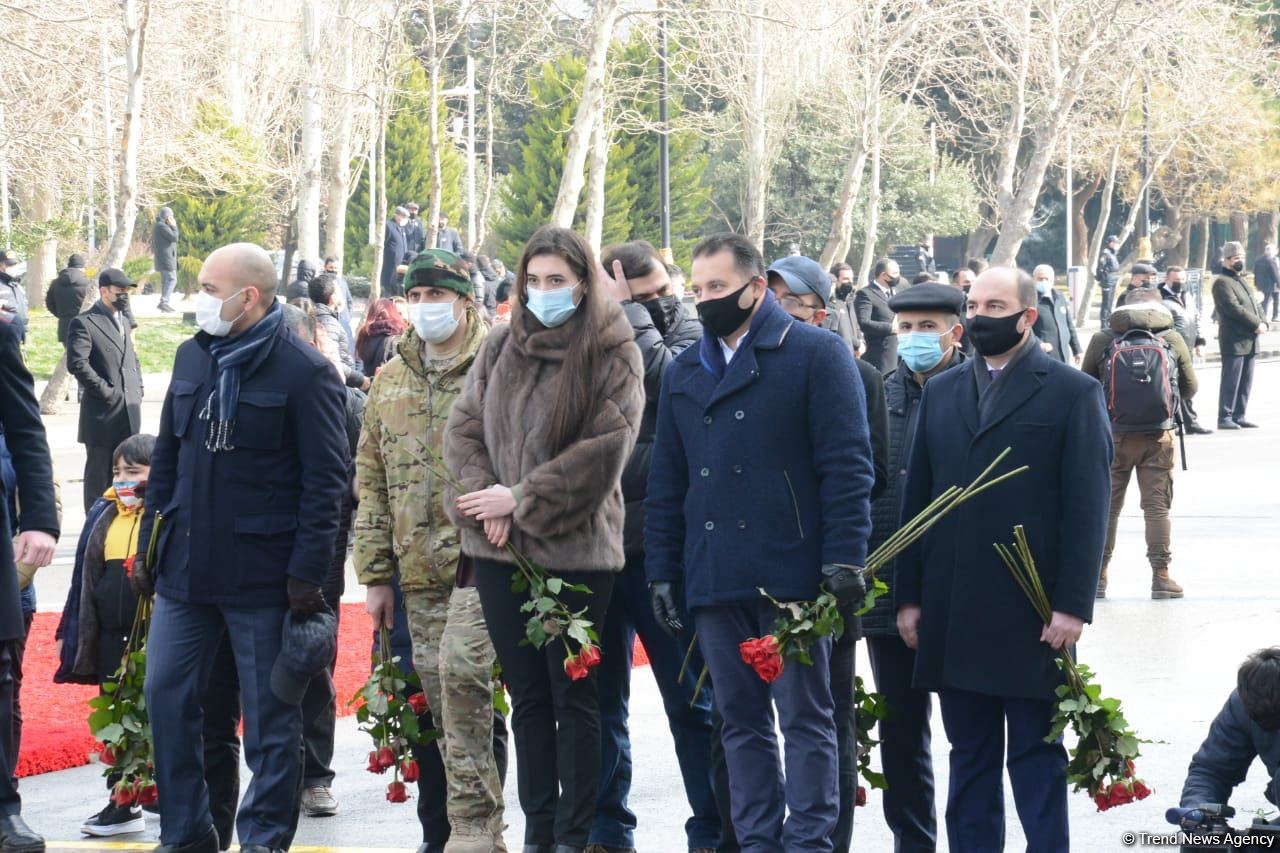 Azerbaijani population honoring memory of victims of Khojaly genocide (PHOTO)