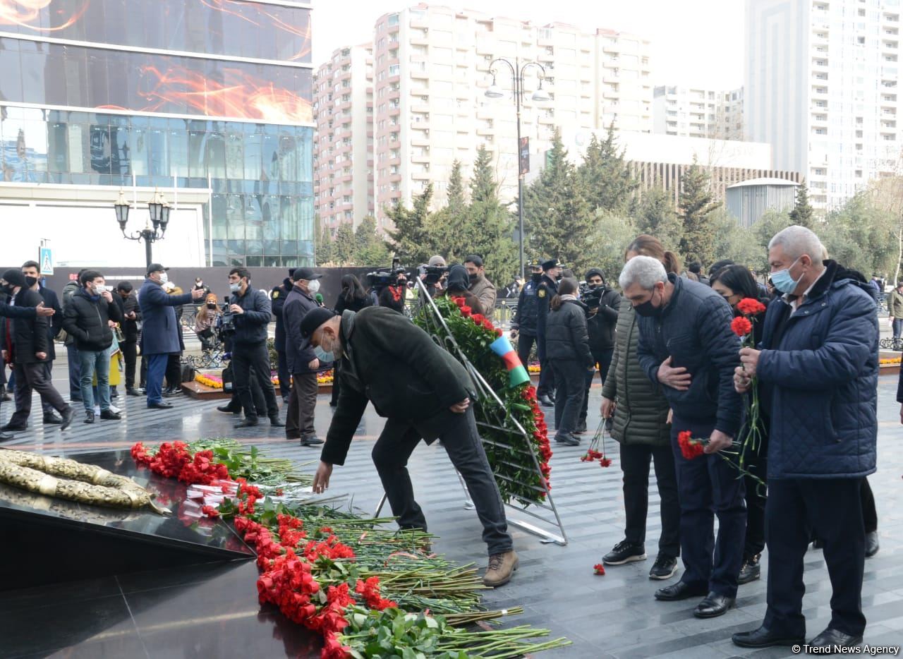 Azerbaijani population honoring memory of victims of Khojaly genocide (PHOTO)