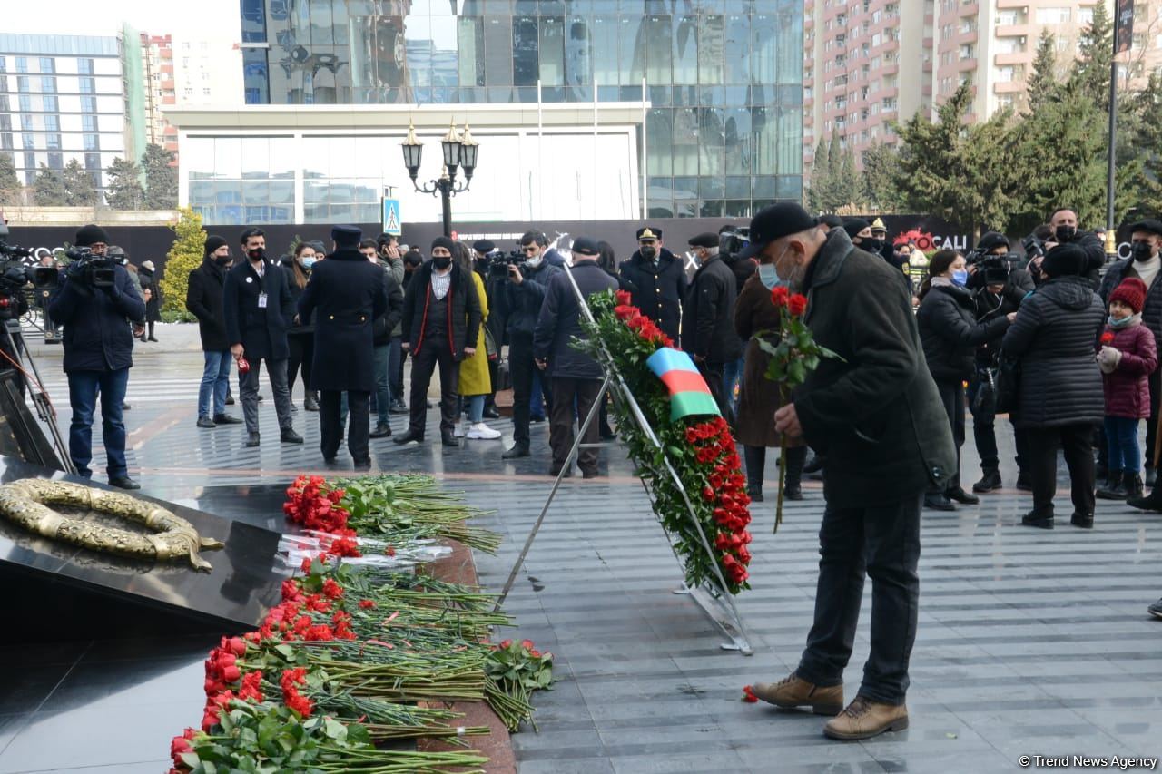 Azerbaijani population honoring memory of victims of Khojaly genocide (PHOTO)