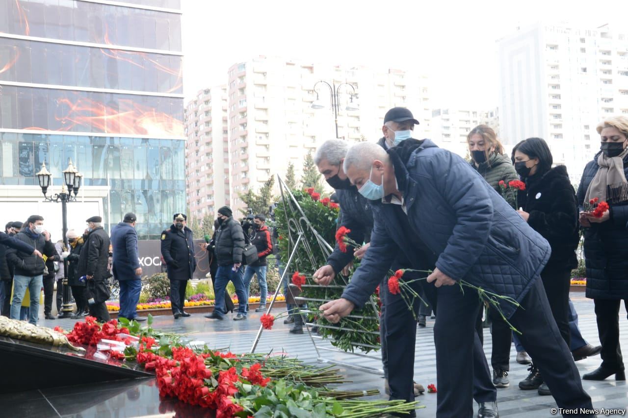 Azerbaijani population honoring memory of victims of Khojaly genocide (PHOTO)