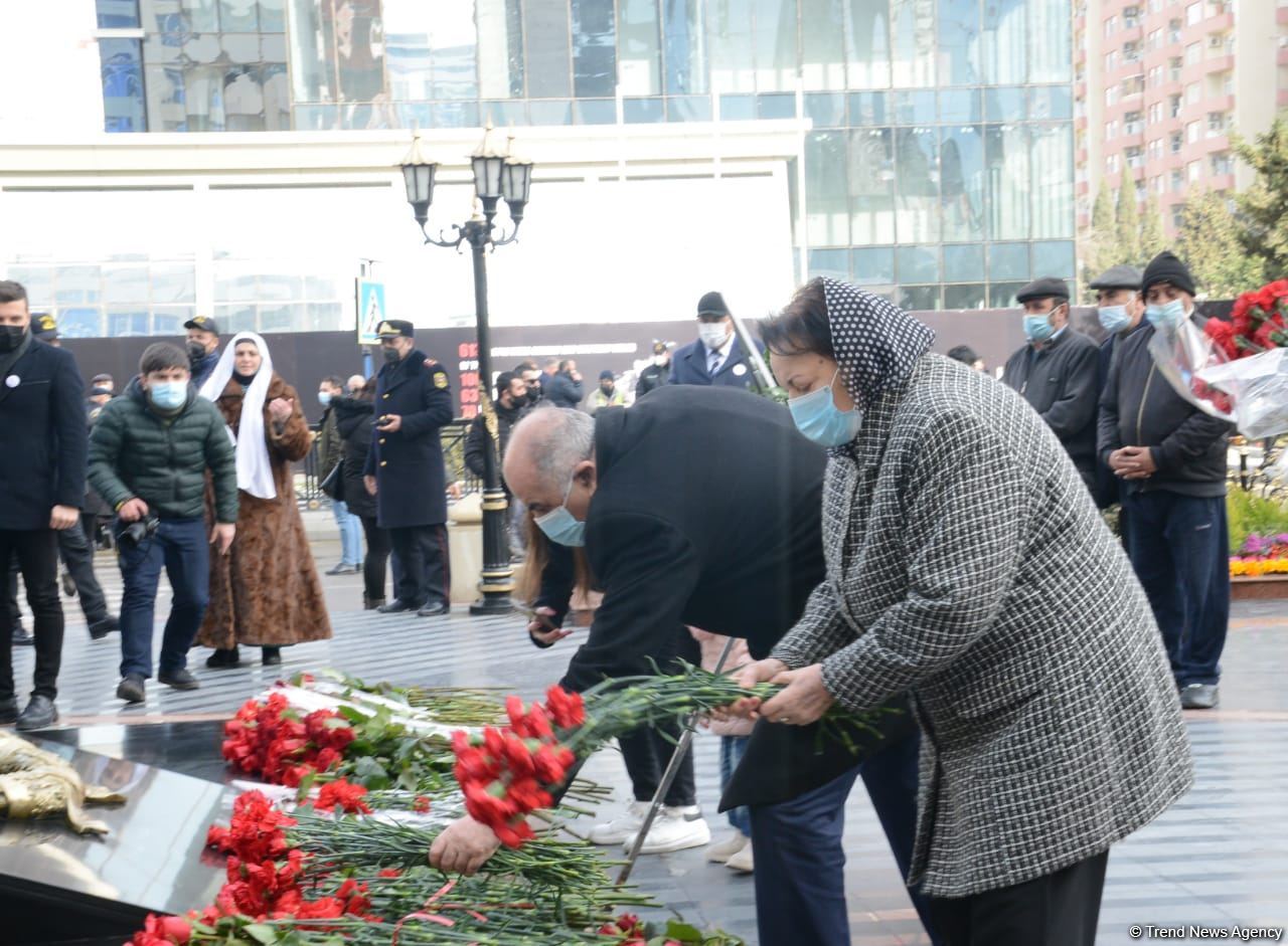 Azerbaijani population honoring memory of victims of Khojaly genocide (PHOTO)