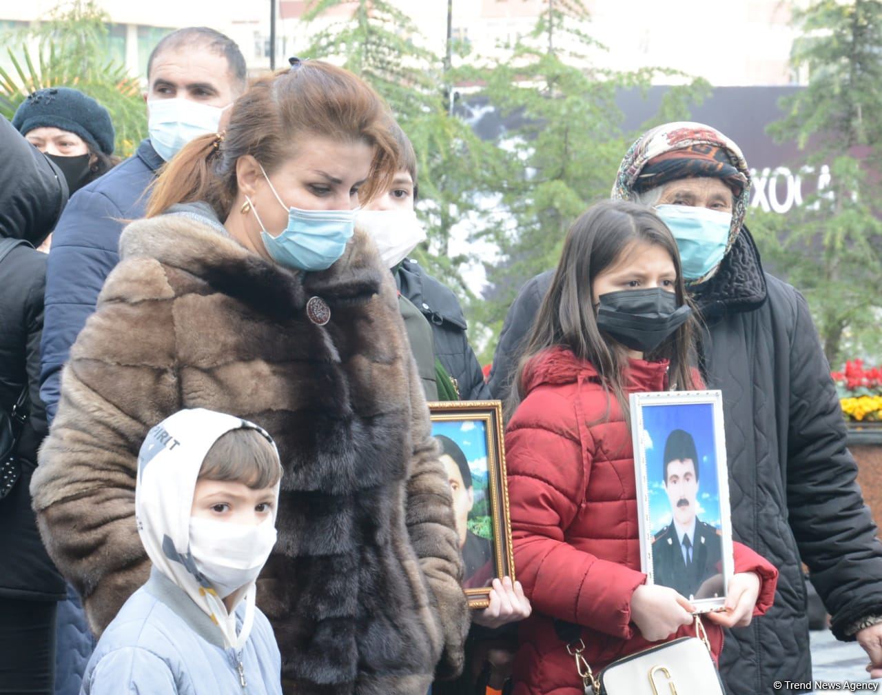 Azerbaijani population honoring memory of victims of Khojaly genocide (PHOTO)