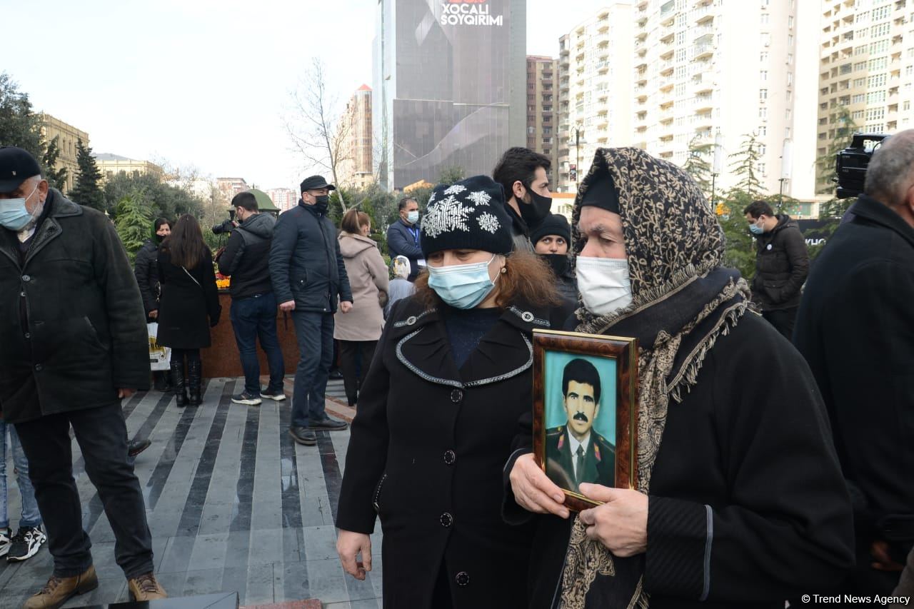 Azerbaijani population honoring memory of victims of Khojaly genocide (PHOTO)