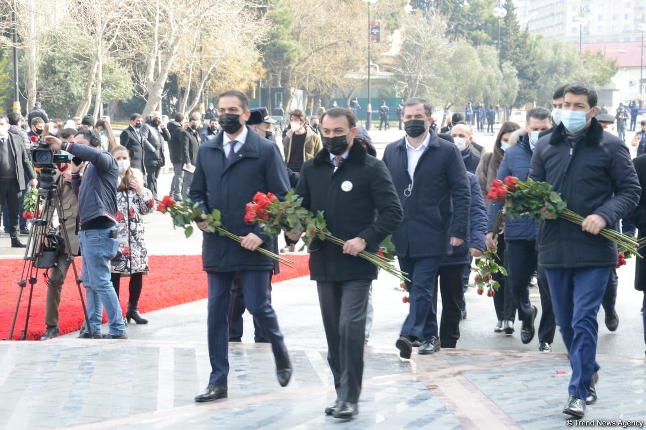 Azerbaijani population honoring memory of victims of Khojaly genocide (PHOTO)