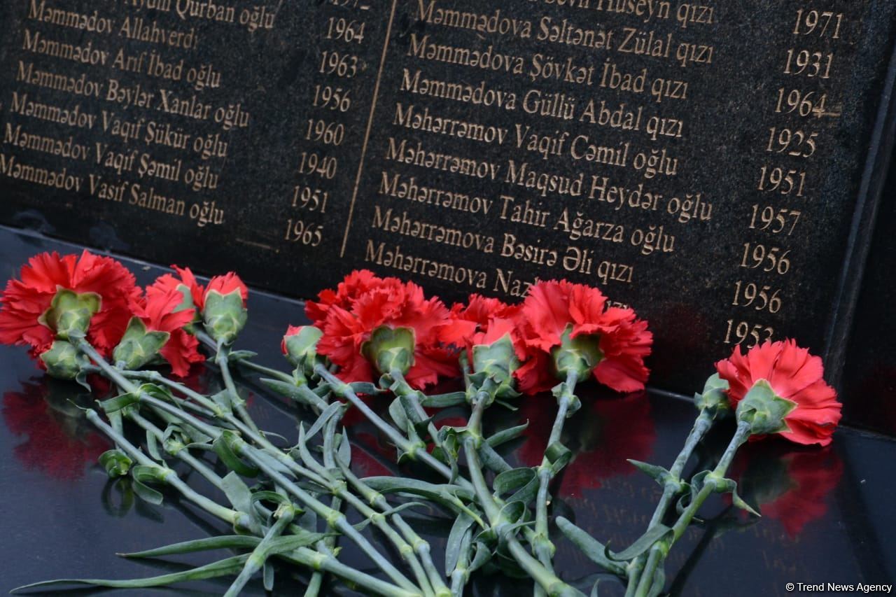 Azerbaijani population honoring memory of victims of Khojaly genocide (PHOTO)
