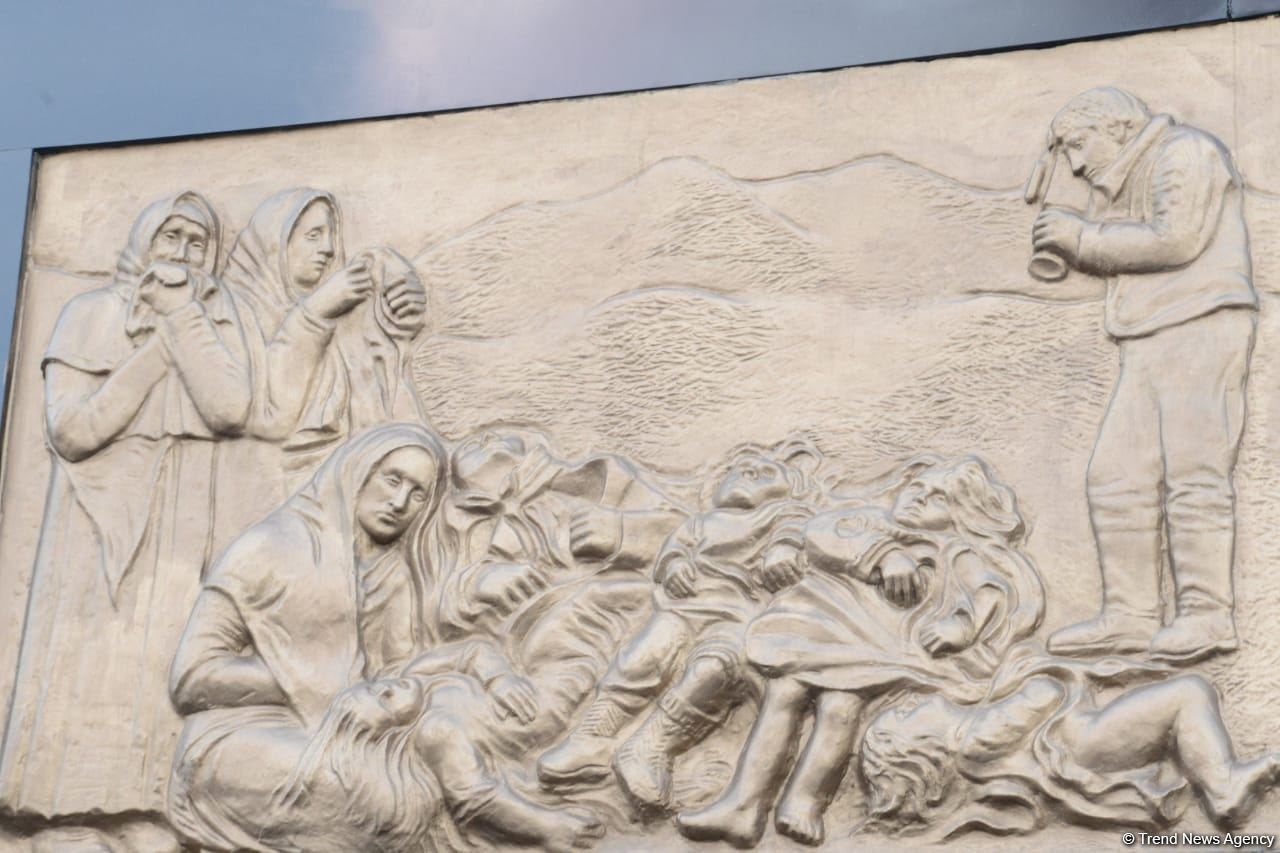 Azerbaijani population honoring memory of victims of Khojaly genocide (PHOTO)