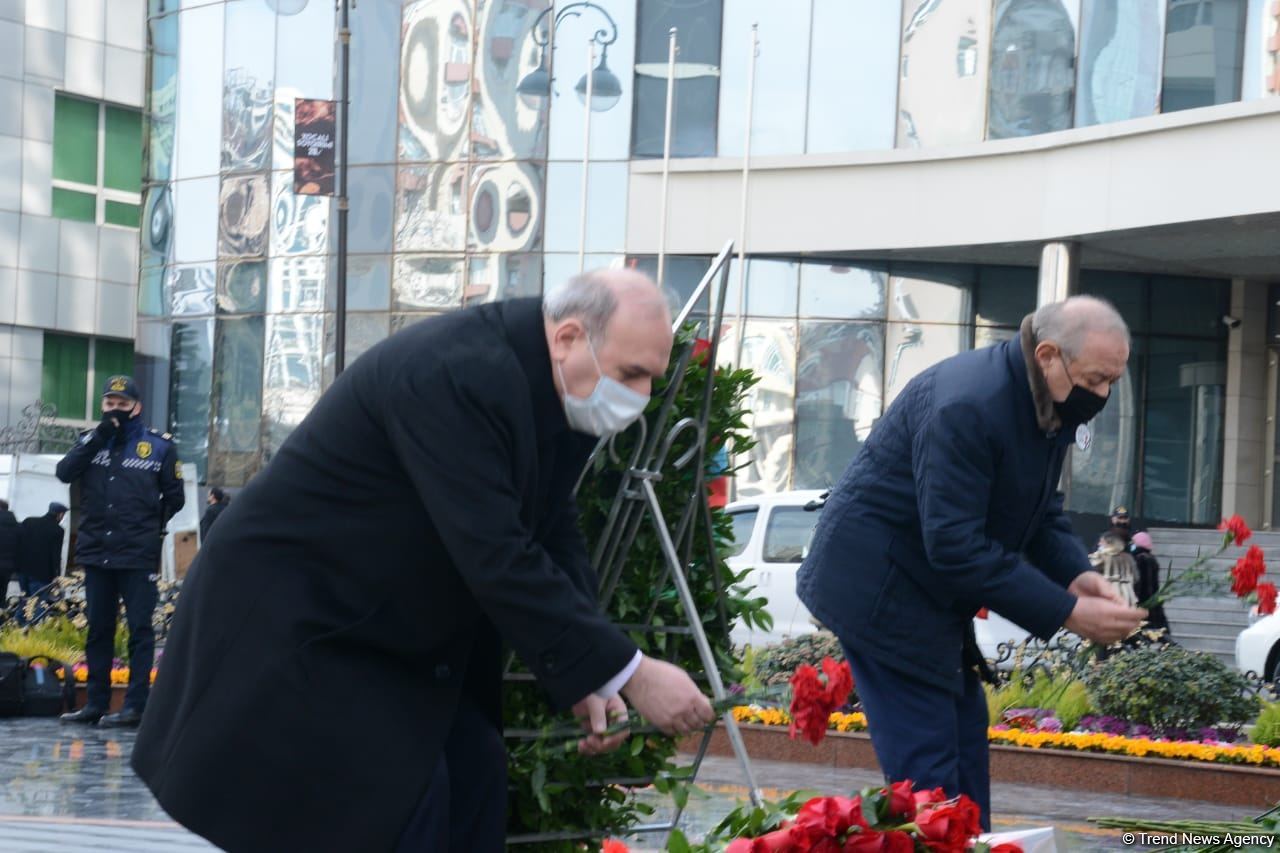 Azerbaijani population honoring memory of victims of Khojaly genocide (PHOTO)