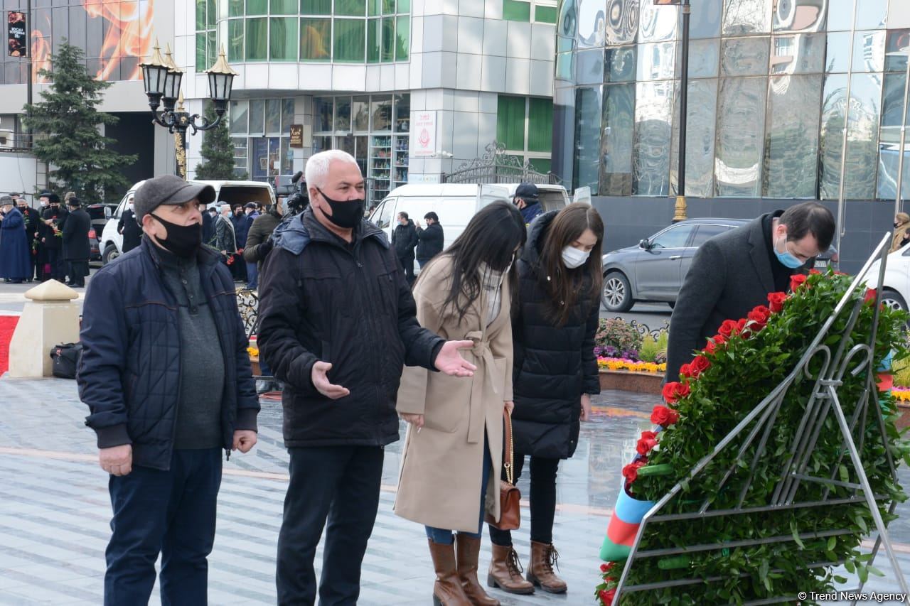 Azerbaijani population honoring memory of victims of Khojaly genocide (PHOTO)