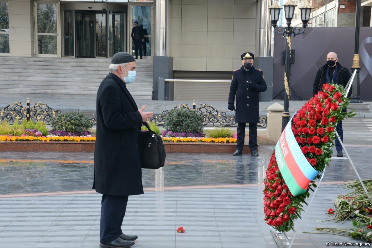 Azerbaijani population honoring memory of victims of Khojaly genocide (PHOTO)