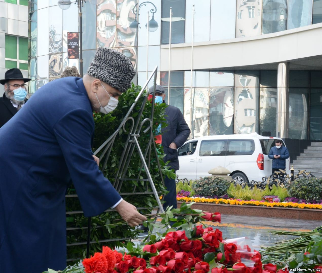 Azerbaijani population honoring memory of victims of Khojaly genocide (PHOTO)